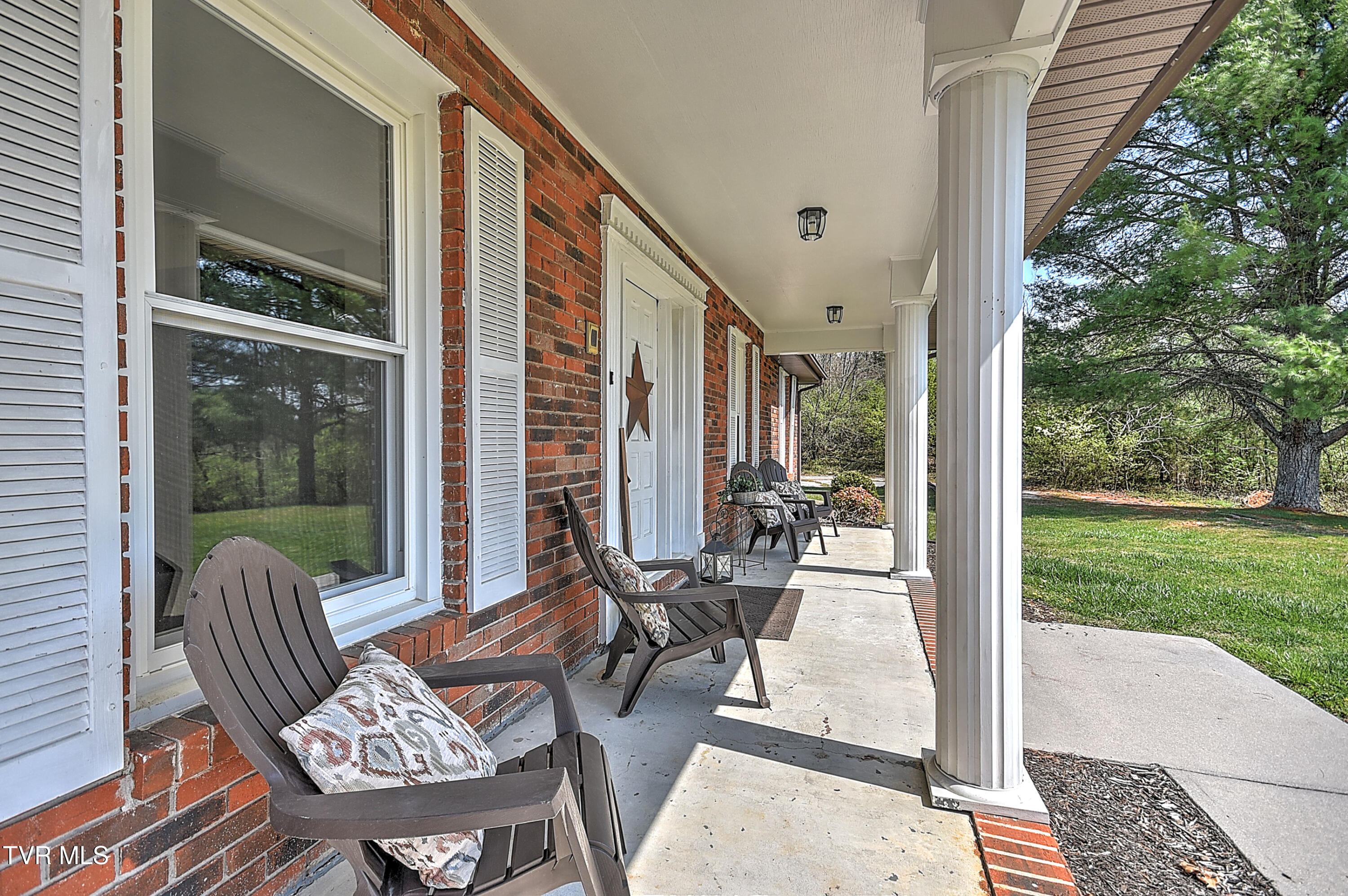 646 Meadow View Road Bristol, TN 37620 - Photo 6 of 53 646 Meadowview RE-9