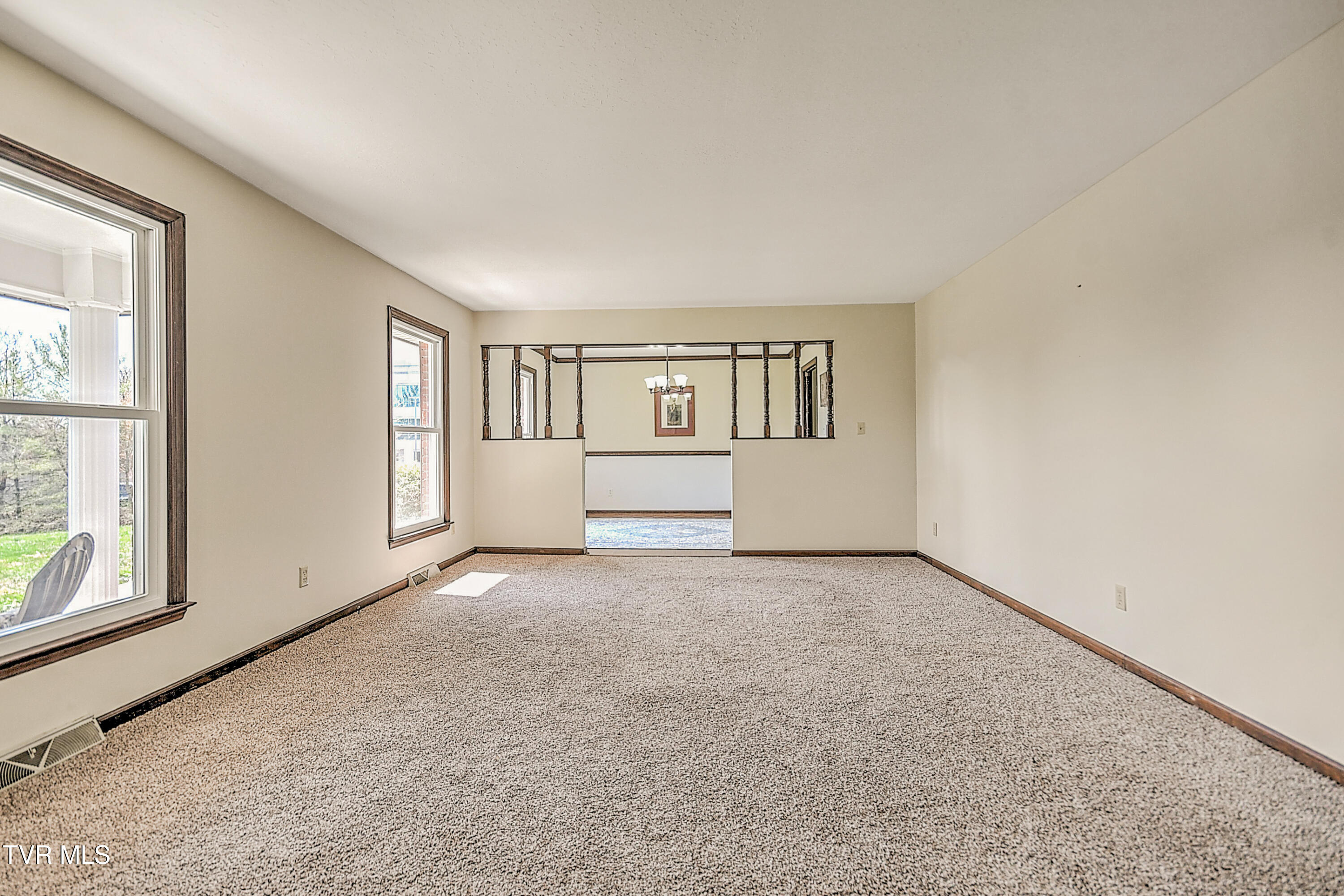646 Meadow View Road Bristol, TN 37620 - Photo 8 of 53 646 Meadowview RE-12