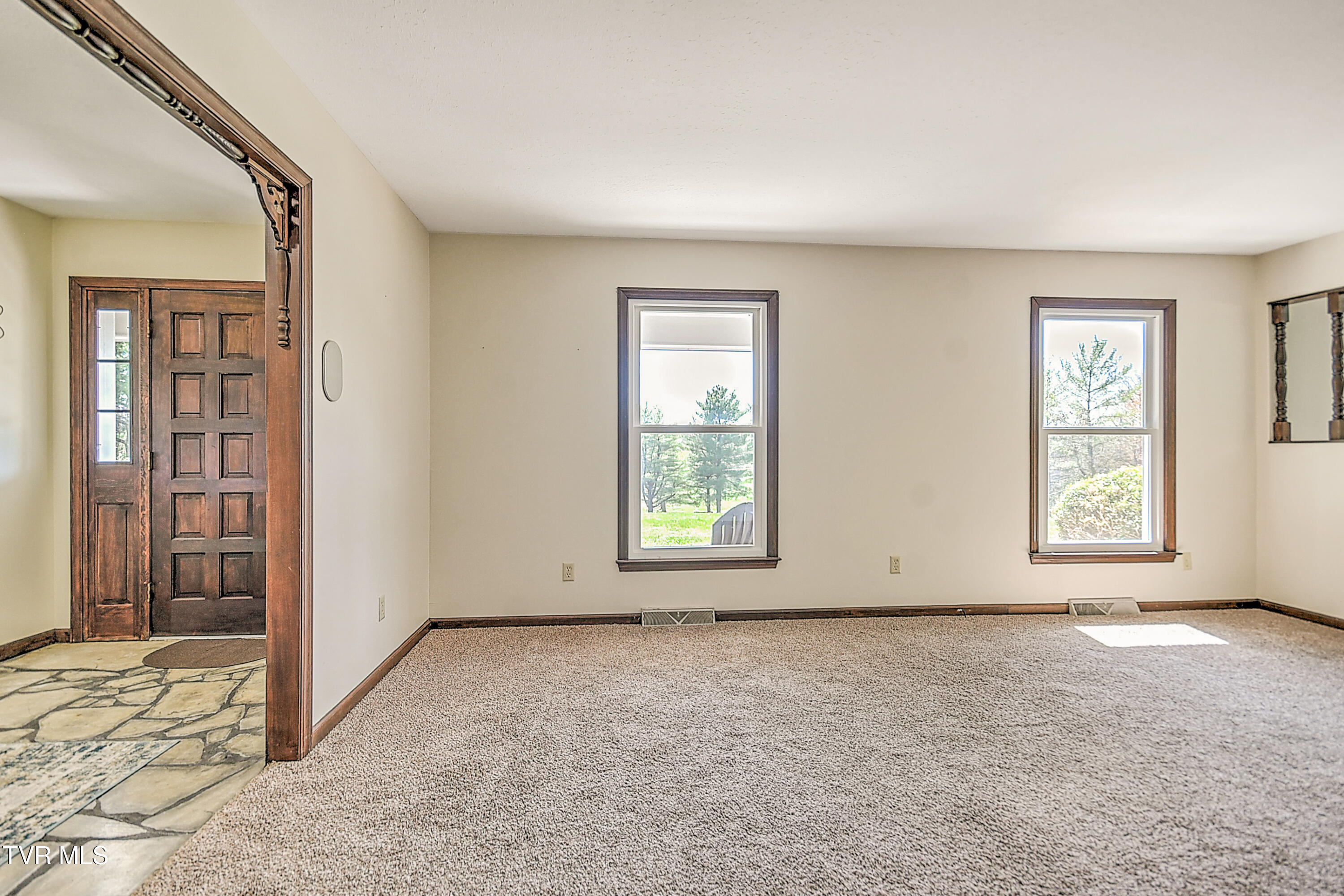 646 Meadow View Road Bristol, TN 37620 - Photo 9 of 53 646 Meadowview RE-13