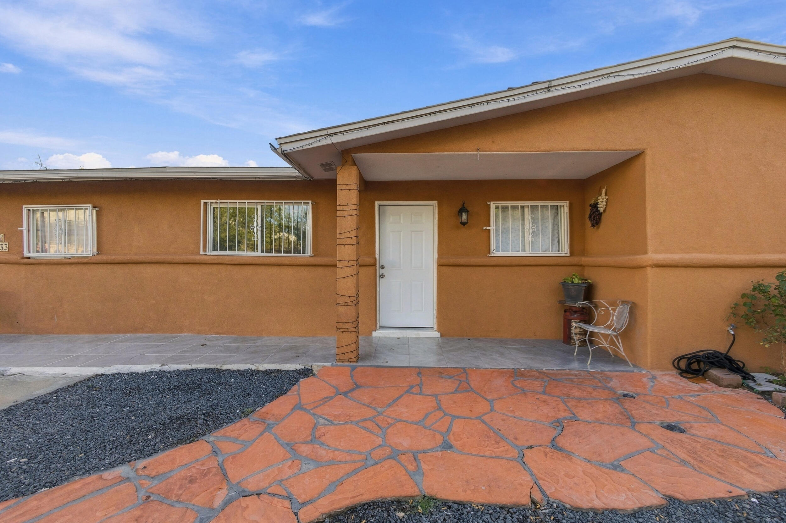4633 Spring Valley Circle Southwest Albuquerque, NM 87105 - Photo 3 of 36 Gallery Image 3