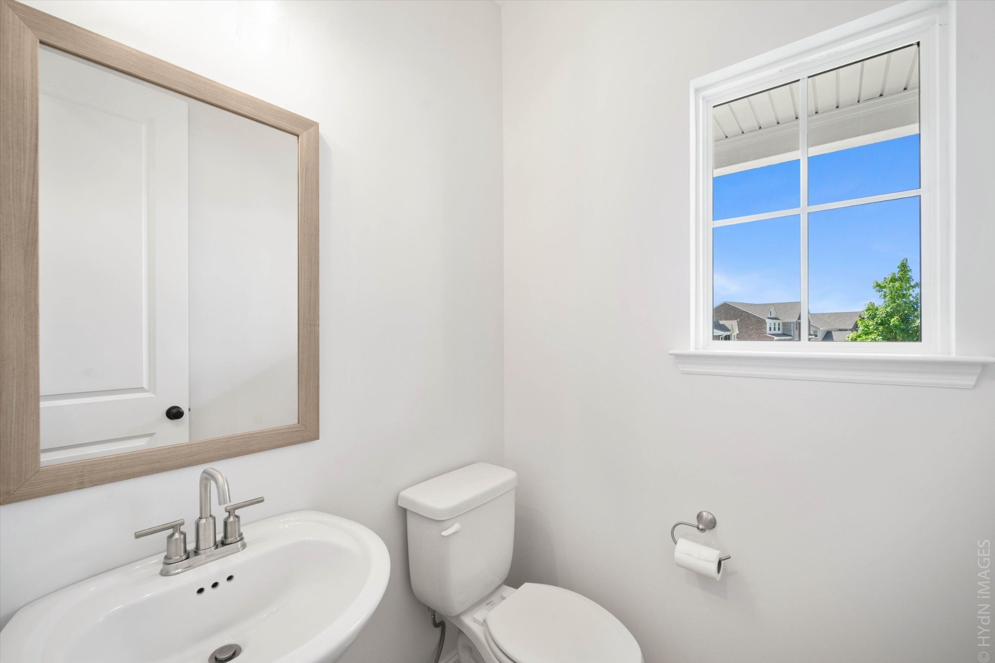 88 Remington Road Lebanon, TN 37090 - Photo 23 of 50 a bathroom with a sink a toilet and a mirror