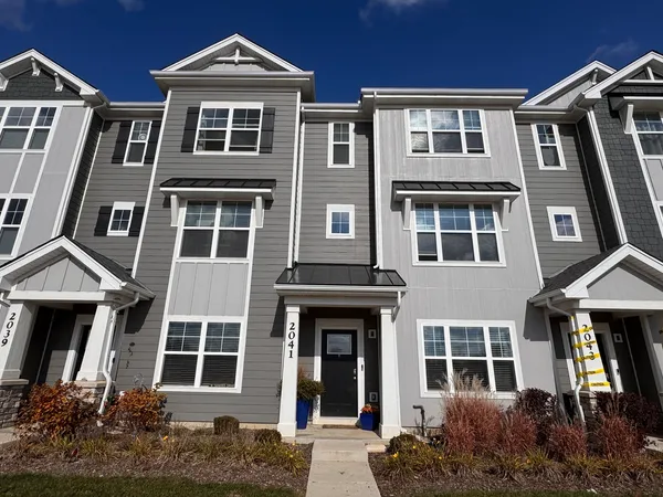 $425,000 | 2041 Sequoia Avenue, Mundelein, IL 60060