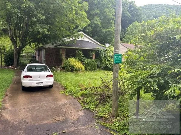 $19,900 | 1750 Appalachian Highway, Pineville, WV 24874