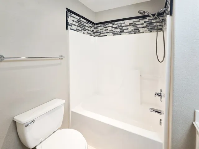 $2,300 | 3100 75th Street, Unit 11, Galveston, TX 77551