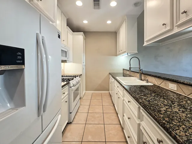 $2,300 | 3100 75th Street, Unit 11, Galveston, TX 77551