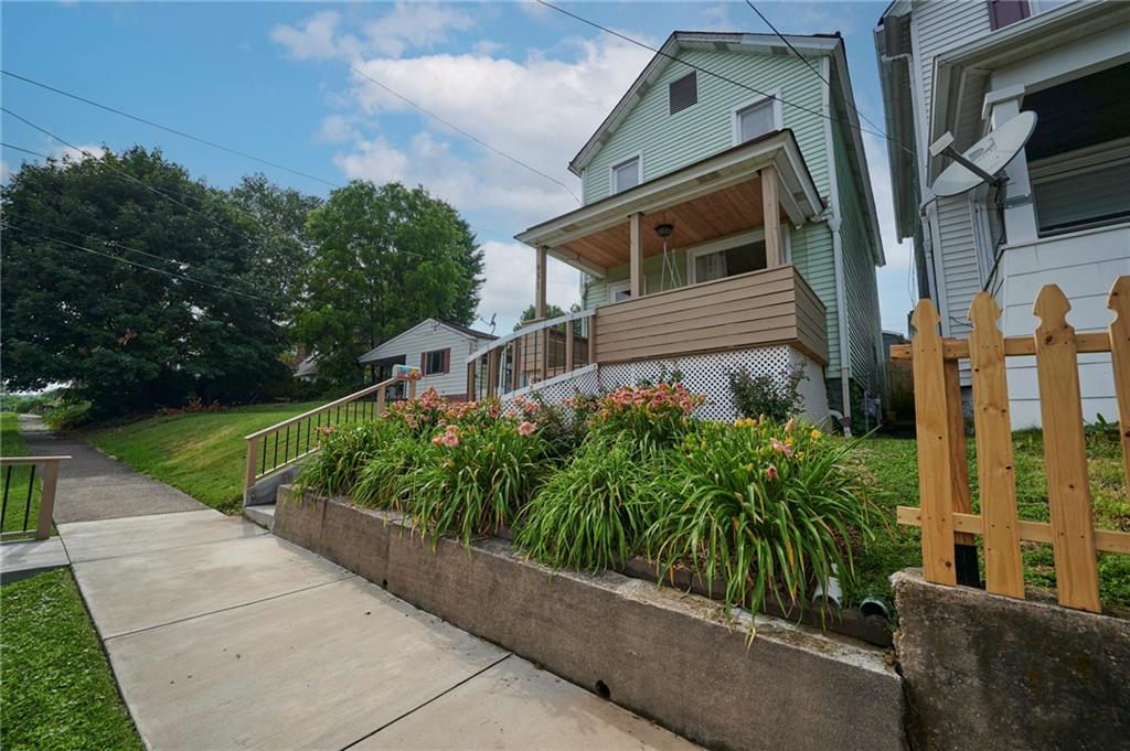 951 Roup Avenue Brackenridge, PA 15014 - Photo 3 of 30