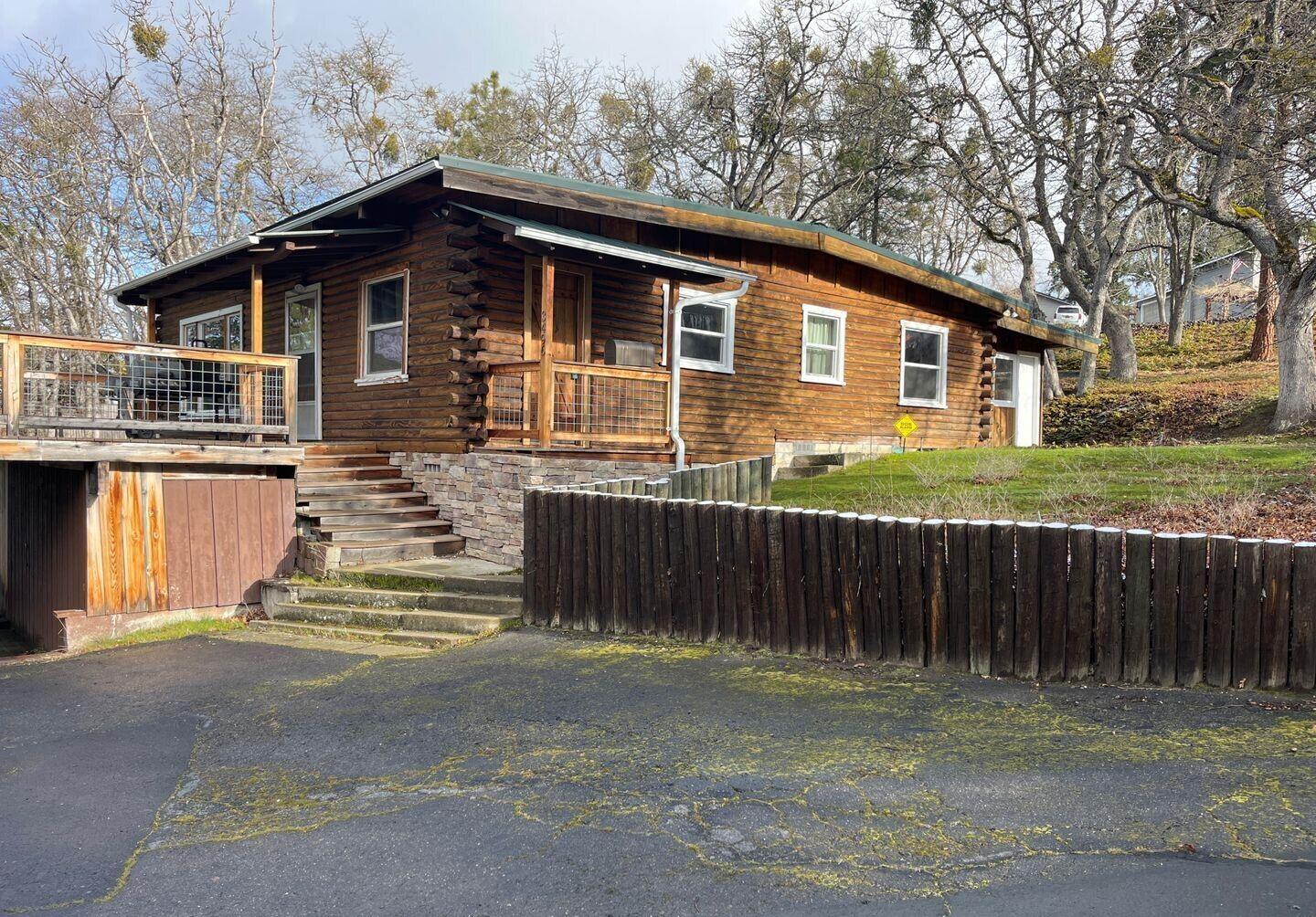 3496 North Foothill Road Medford, OR 97504 - Photo 4 of 27 2-br-15-bath-house---3496-n-foothill-roa