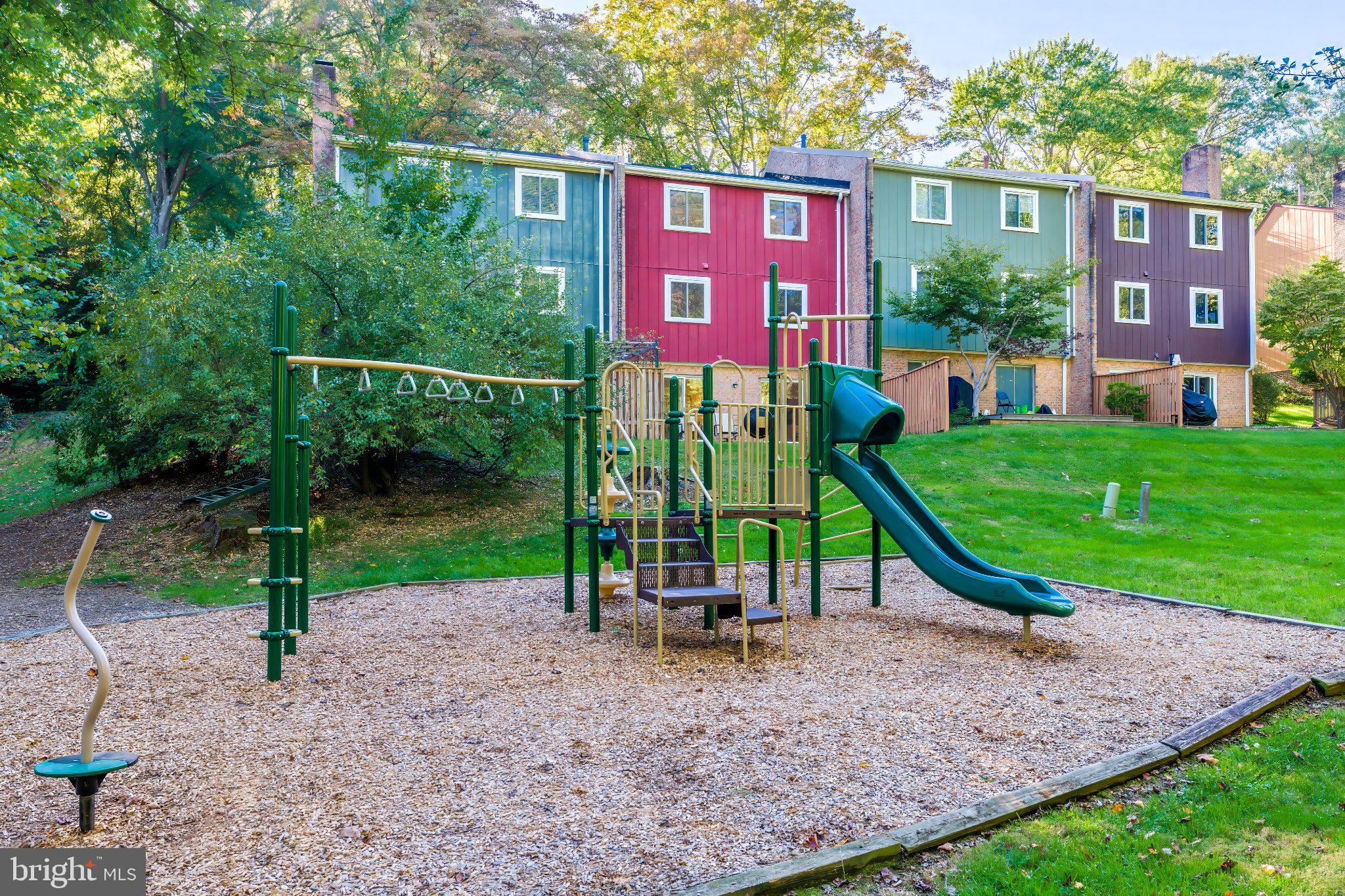 1425 Greenmont Court Reston, VA 20190 - Photo 38 of 41 Gallery Image 38