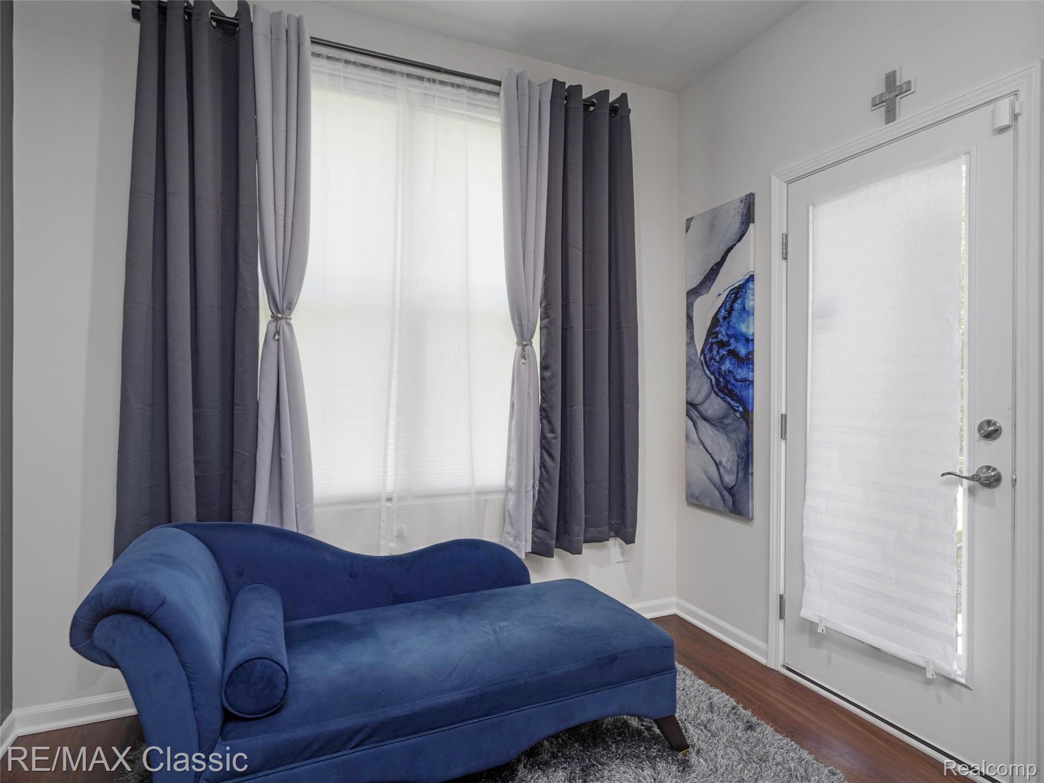 24869 Ivy Road Novi, MI 48375 - Photo 10 of 31 Sitting Area