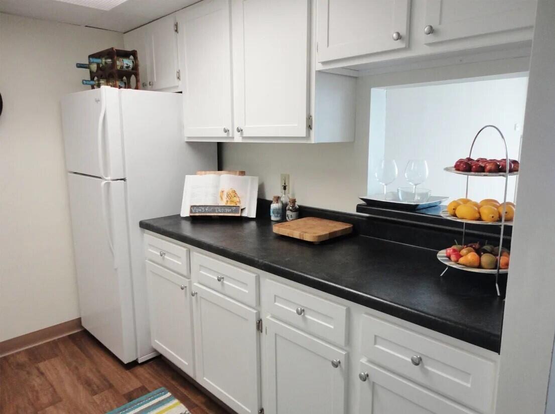 555 Brush Street, Unit 1215 Detroit, MI 48226 - Photo 4 of 4 555 millie on brush white