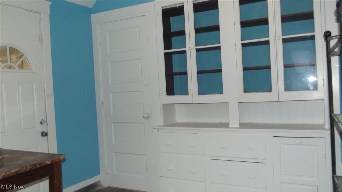 7805 Spafford Road Cleveland, OH 44105 - Photo 4 of 17 Built in storage