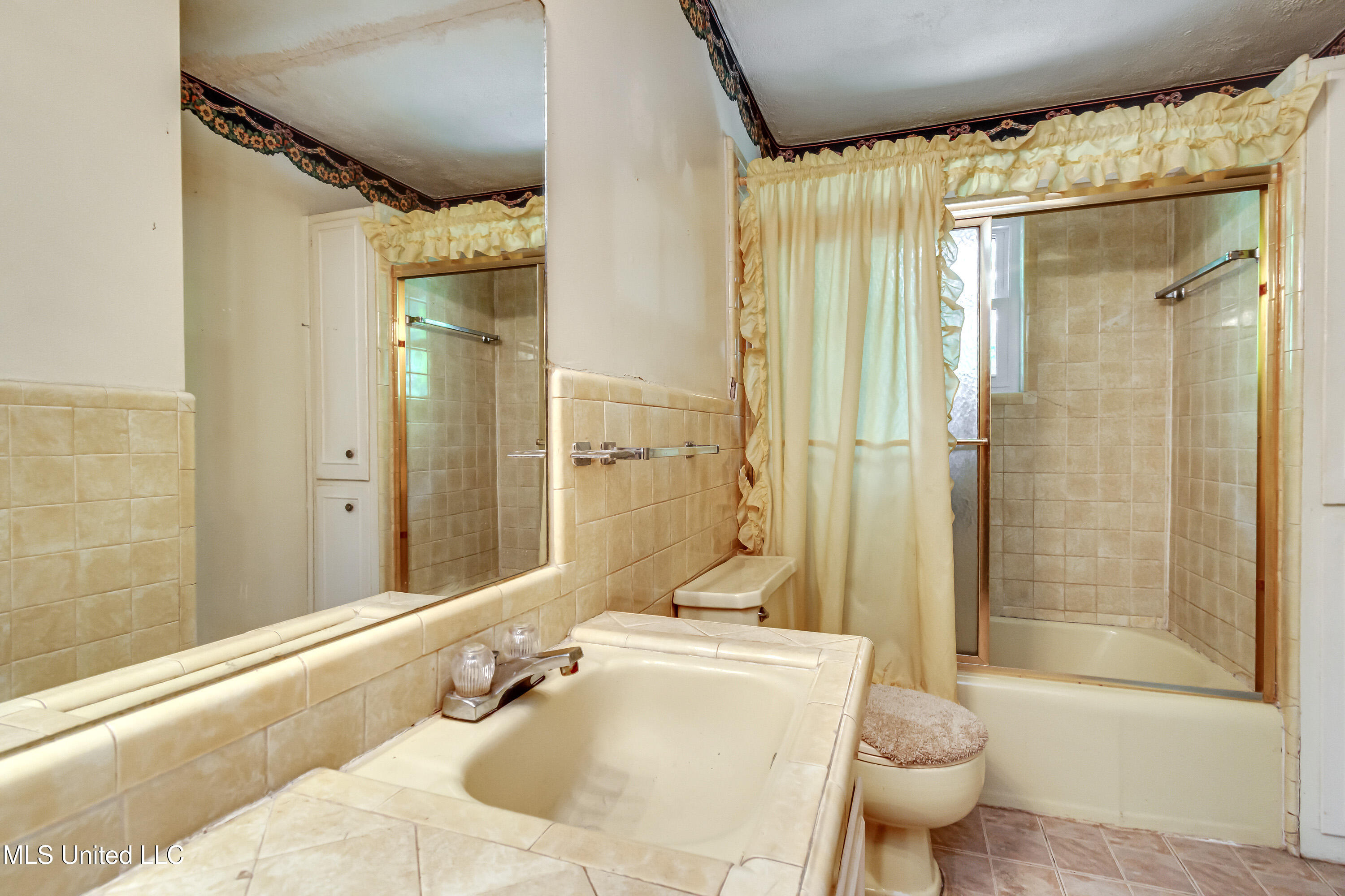 415 Sylvan Trail Jackson, MS 39209 - Photo 23 of 74 Bathroom 1