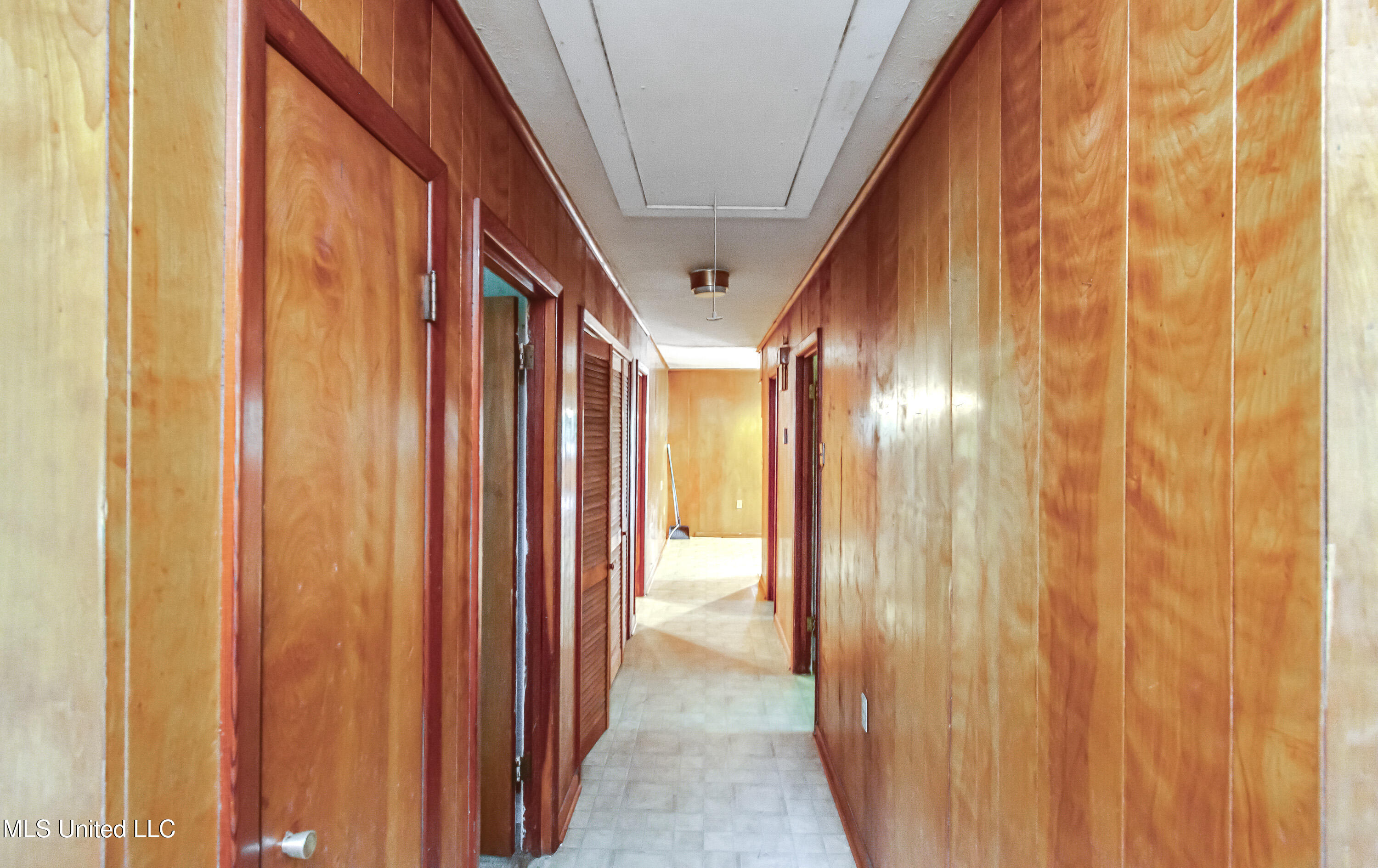 415 Sylvan Trail Jackson, MS 39209 - Photo 44 of 74 Hallway