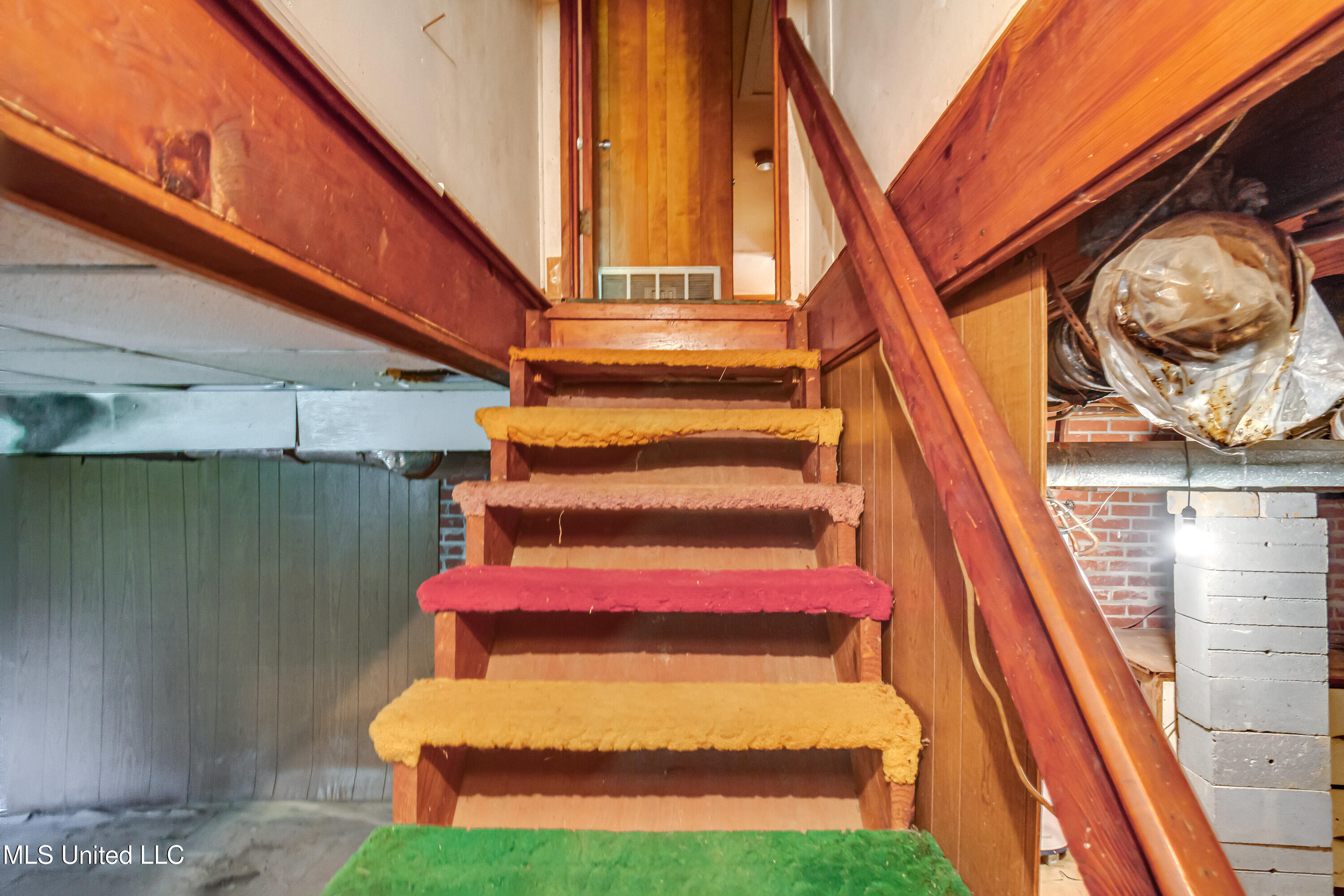 415 Sylvan Trail Jackson, MS 39209 - Photo 45 of 74 Basement steps