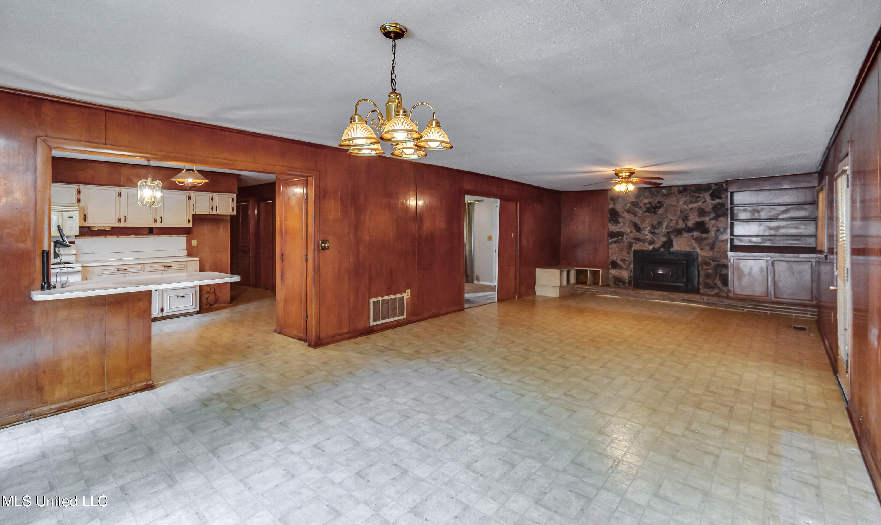 415 Sylvan Trail Jackson, MS 39209 - Photo 10 of 74 Dining/family room