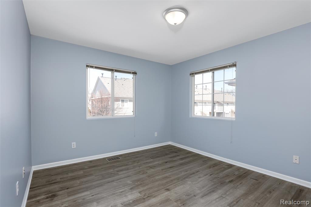 1111 Beaver Run Troy, MI 48083 - Photo 13 of 20