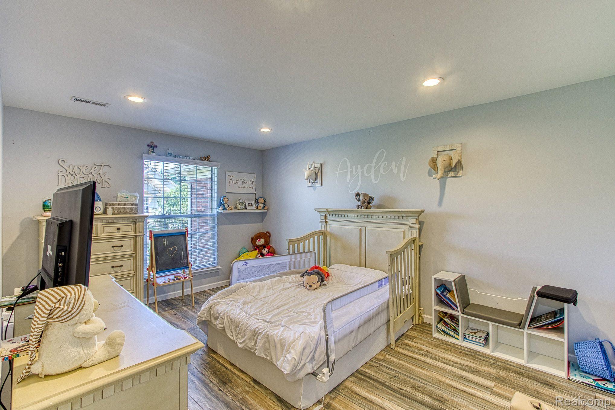 1899 Flagstone Circle Rochester, MI 48307 - Photo 25 of 37 Gallery Image 25