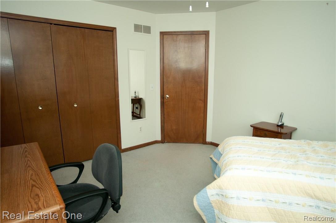 1347 Bembridge Drive Rochester, MI 48307 - Photo 32 of 66 1347-Bembridge-31.jpg