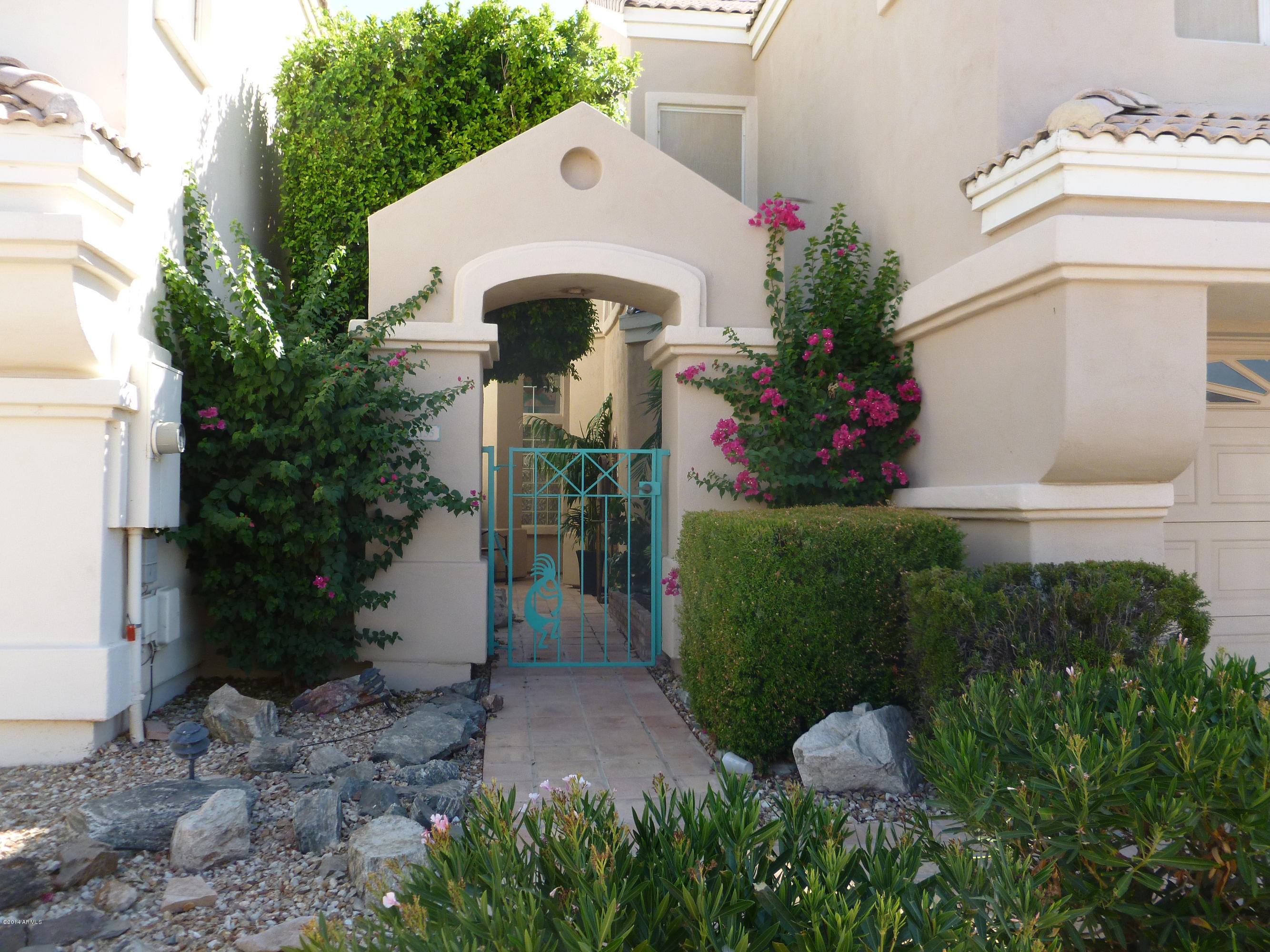 1135 East Frye Road Phoenix, AZ 85048 - Photo 55 of 60 Entrance to courtyard of home