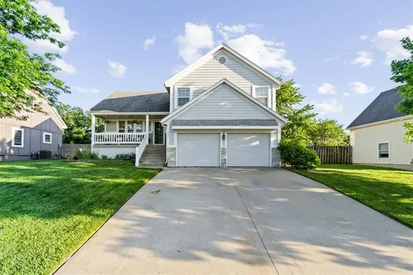 $369,900 | 727 London Way, Lee's Summit, MO 64081