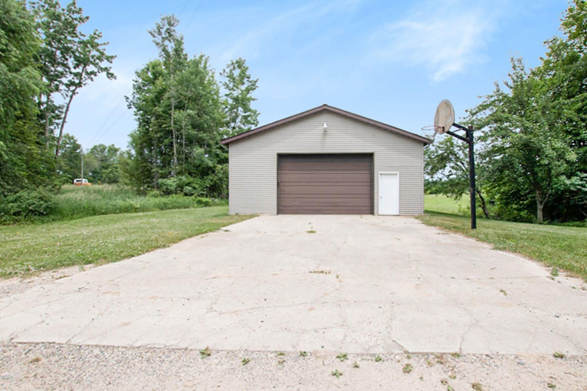 10354 North Backus Road Lakeview, MI 48850 - Photo 32 of 39 barn