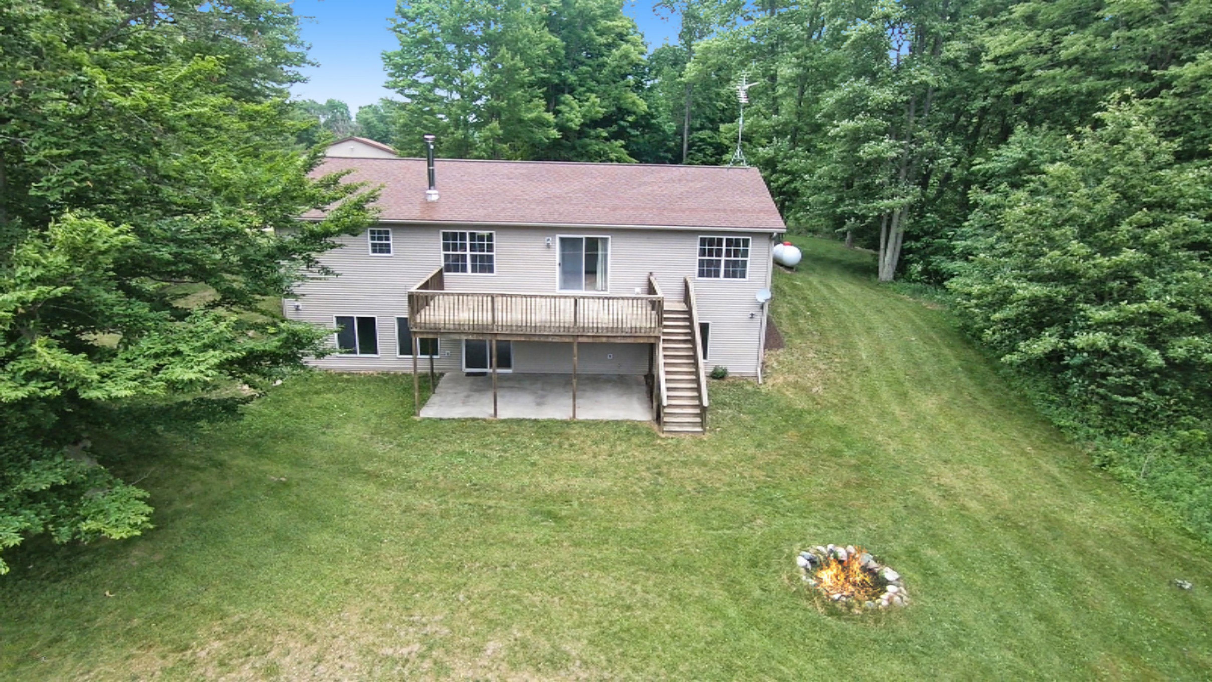10354 North Backus Road Lakeview, MI 48850 - Photo 4 of 39 back of house2