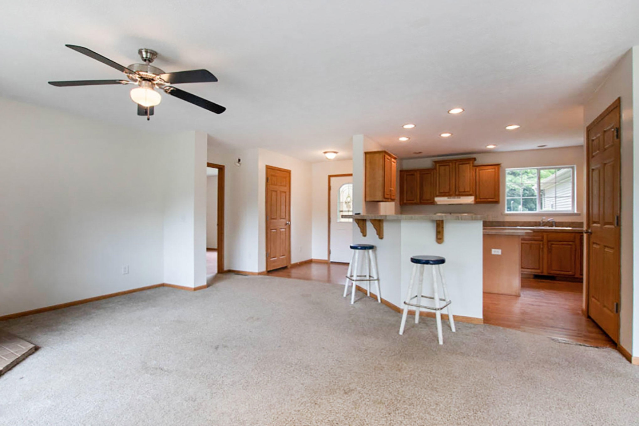 10354 North Backus Road Lakeview, MI 48850 - Photo 7 of 39 kitchenentry
