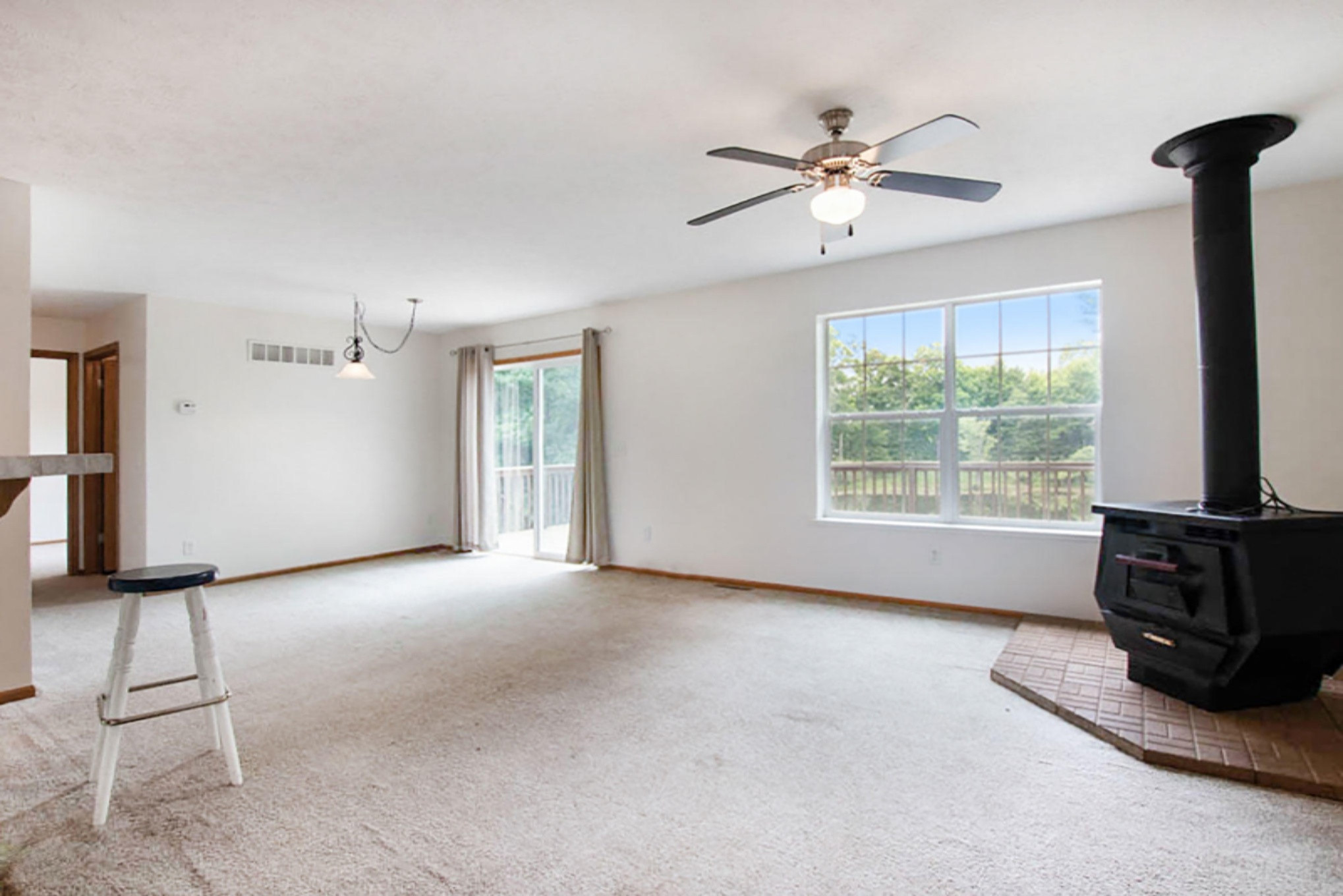 10354 North Backus Road Lakeview, MI 48850 - Photo 10 of 39 Livingroom