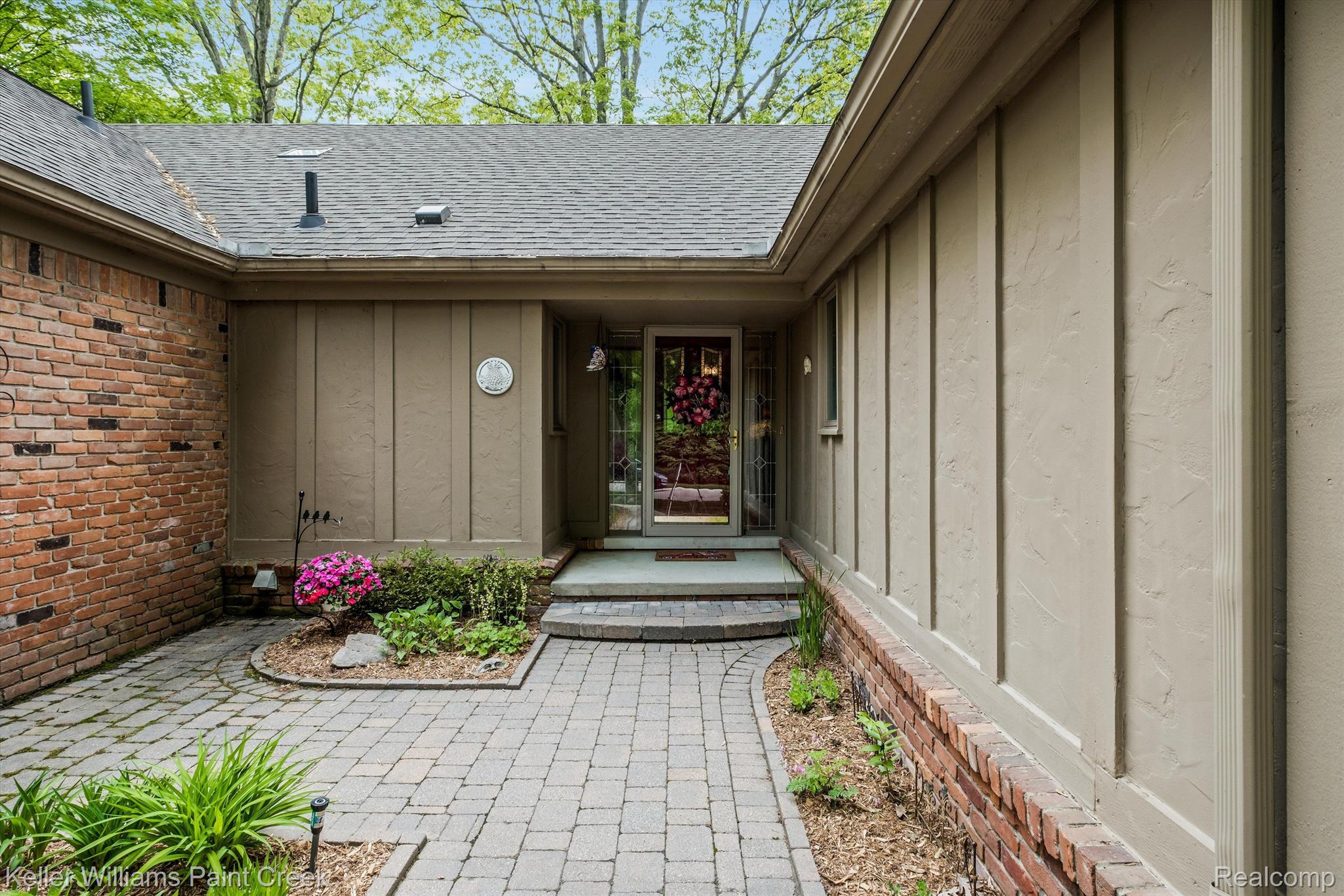 1365 Kingsview Avenue Rochester, MI 48309 - Photo 5 of 48 Front Exterior