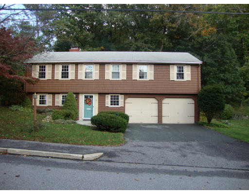 8 Helen Road Braintree, MA 02184 - Photo 1 of 14 Gallery Image 1