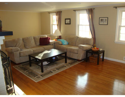 8 Helen Road Braintree, MA 02184 - Photo 3 of 14 Gallery Image 3
