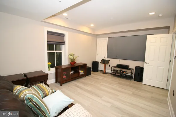 $2,100 | 102 Bullard Circle, Rockville, MD 20850