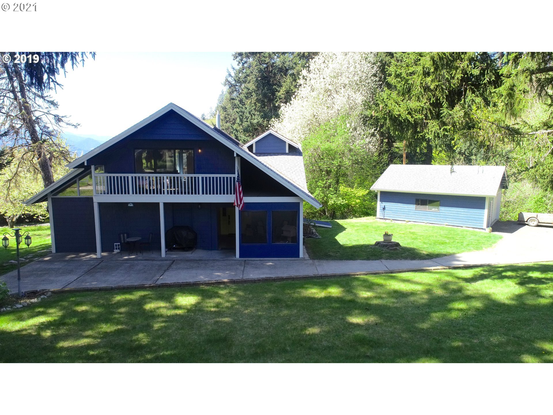 311 Southwest Eyrie Road White Salmon, WA 98672 - Photo 1 of 5 Gallery Image 1