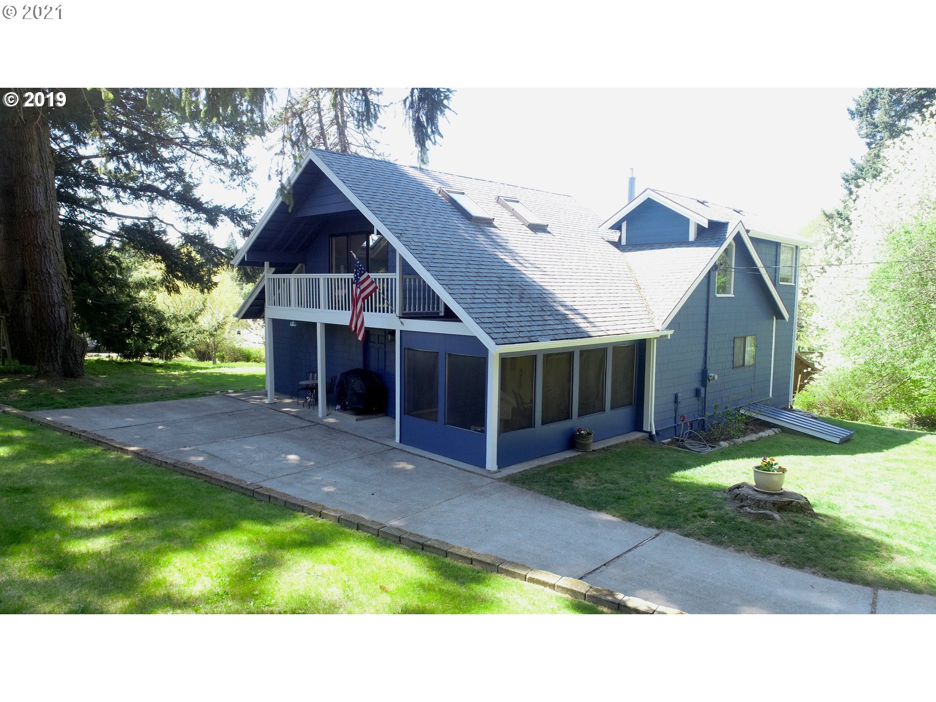 311 Southwest Eyrie Road White Salmon, WA 98672 - Photo 2 of 5 Gallery Image 2