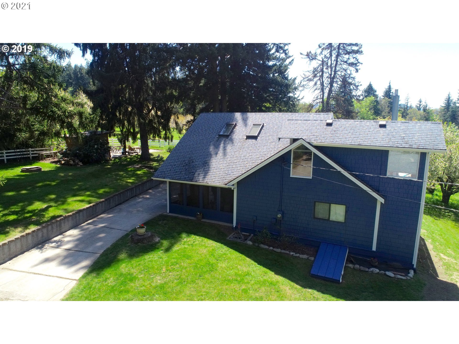 311 Southwest Eyrie Road White Salmon, WA 98672 - Photo 3 of 5 Gallery Image 3