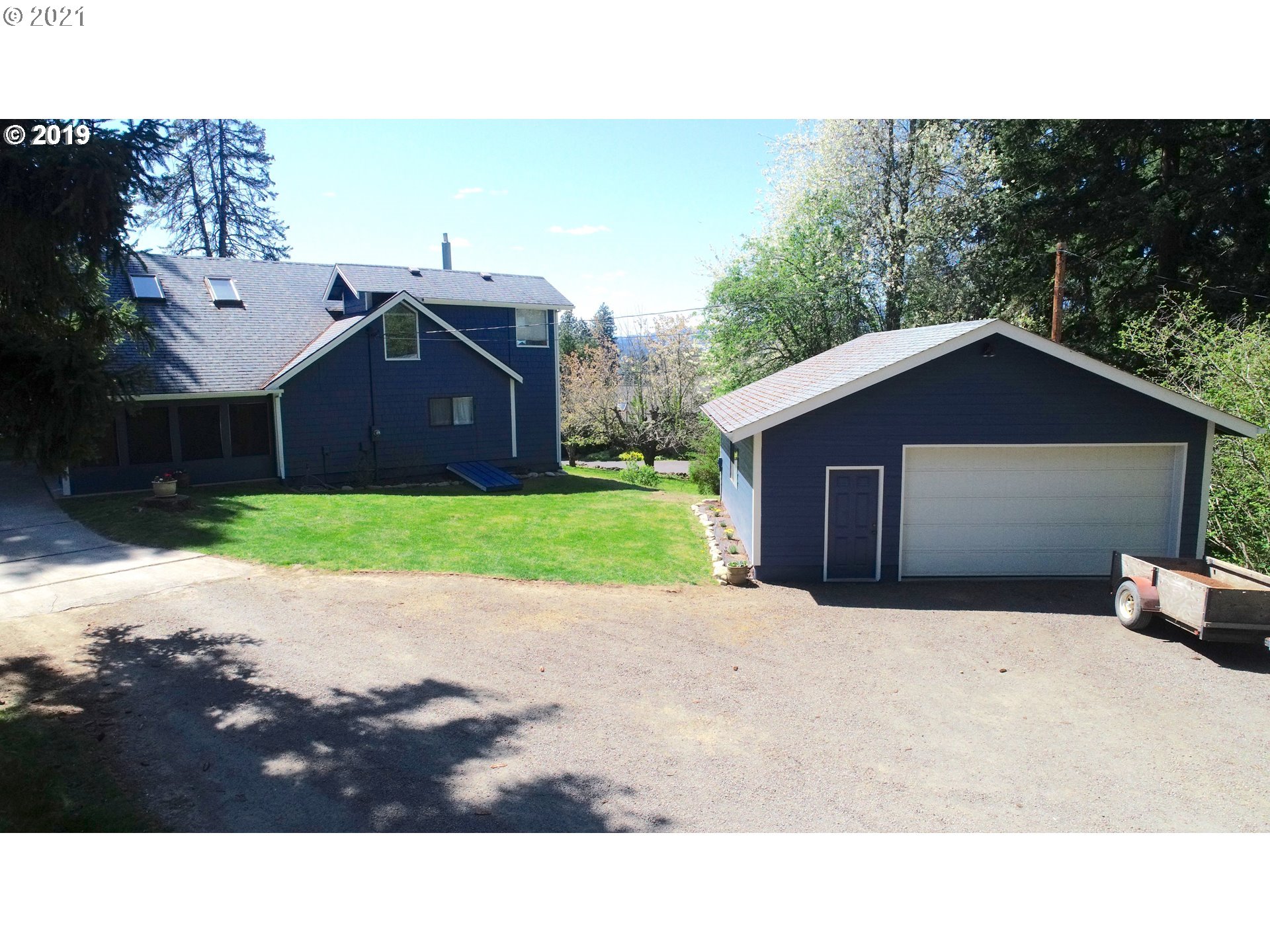 311 Southwest Eyrie Road White Salmon, WA 98672 - Photo 4 of 5 Gallery Image 4