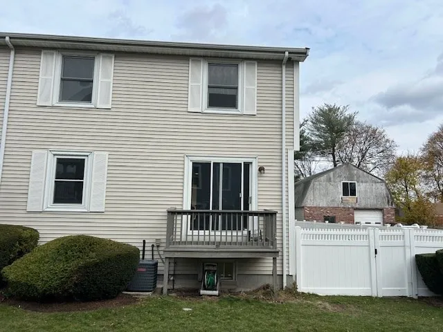 a view of a house with backyard