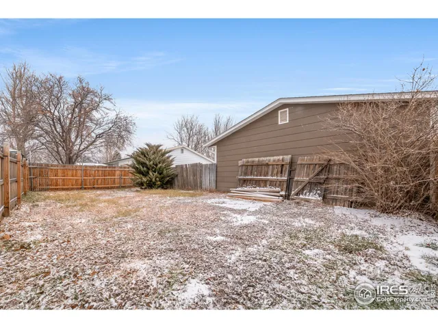 a house view with a backyard space