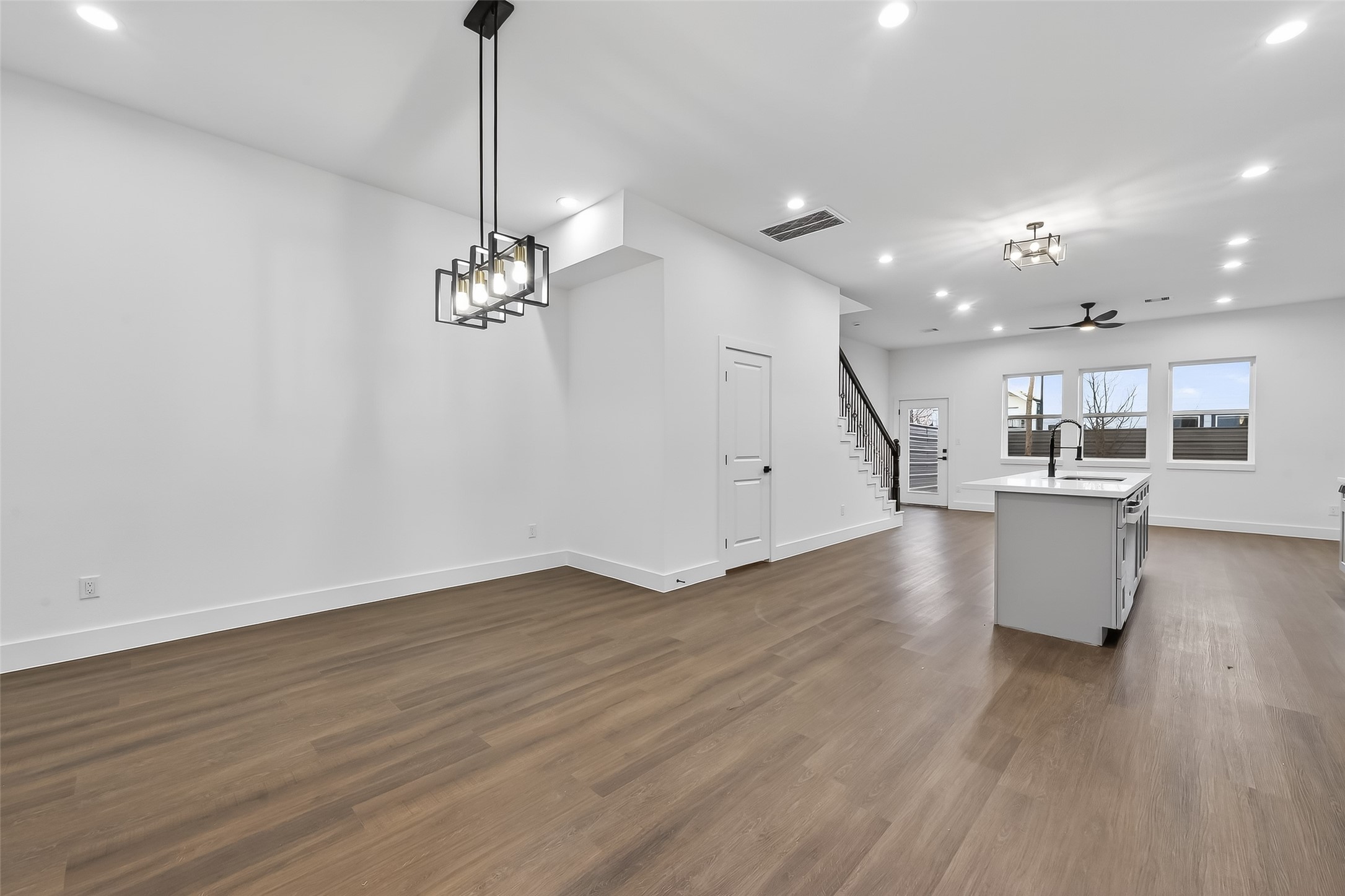 3514 Good Hope Street, Unit B Houston, TX 77021 - Photo 3 of 26 Spacious open-concept living area featuring modern lighting, sleek engineer wood floors, and abundant natural light. Perfect for entertaining and relaxation.