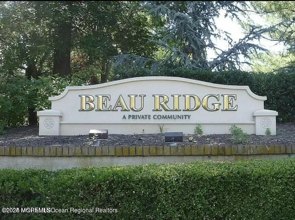 a sign broad on the side of a building