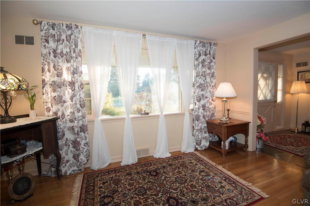 790 Wedgewood Road Bethlehem, PA 18017 - Photo 7 of 50 Light Filled Living Room