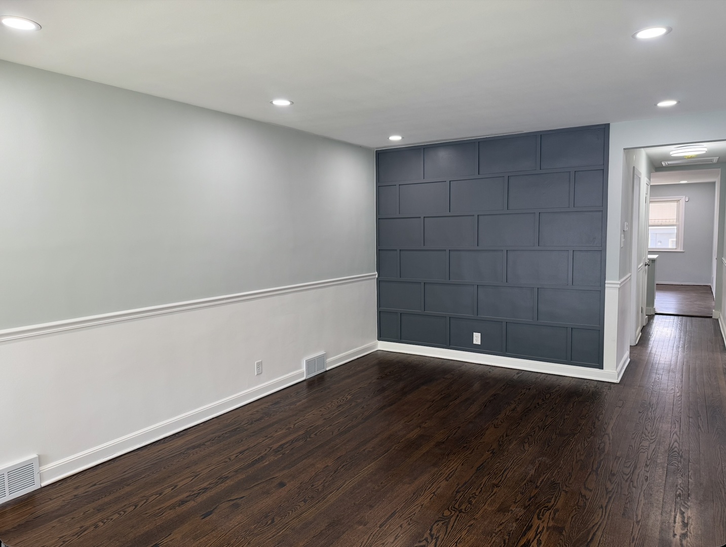 9028 South Carpenter Street Chicago, IL 60620 - Photo 3 of 28