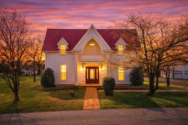 $469,900 | 107 Mechanic Street North, Lynchburg, TN 37352