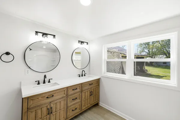 $469,900 | 107 Mechanic Street North, Lynchburg, TN 37352