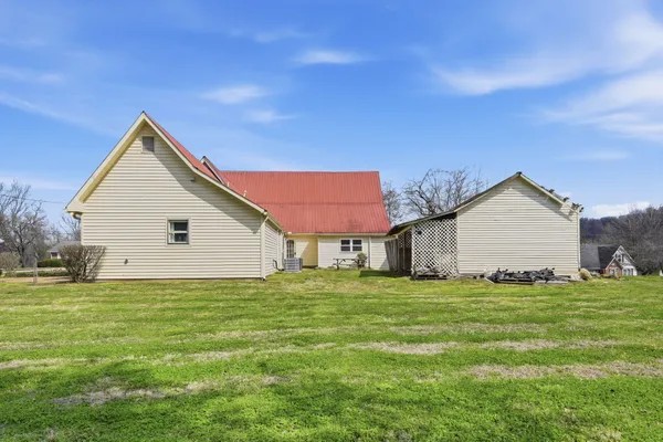 $469,900 | 107 Mechanic Street North, Lynchburg, TN 37352