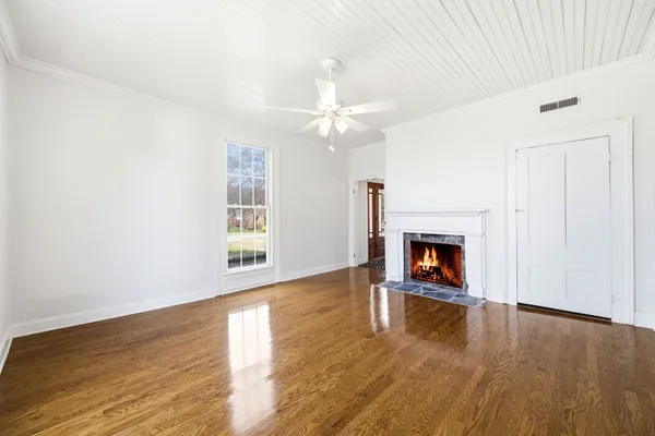 $469,900 | 107 Mechanic Street North, Lynchburg, TN 37352