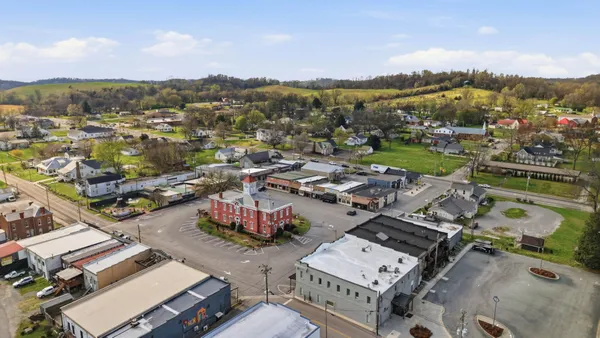 $469,900 | 107 Mechanic Street North, Lynchburg, TN 37352