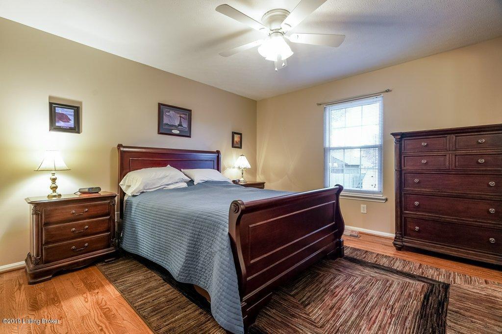 4710 Ridgeway Court Louisville, KY 40229 - Photo 13 of 32 013-4710-13_m