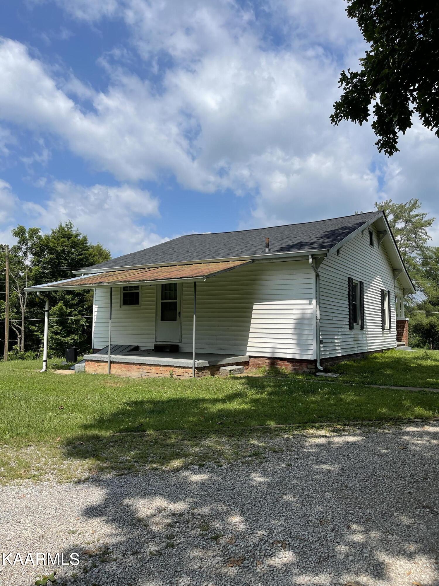 714 Sinking Springs Road Clinton, TN 37716 - Photo 32 of 33 247E44A0-E81F-4389-915D-F2E917B2D7E8