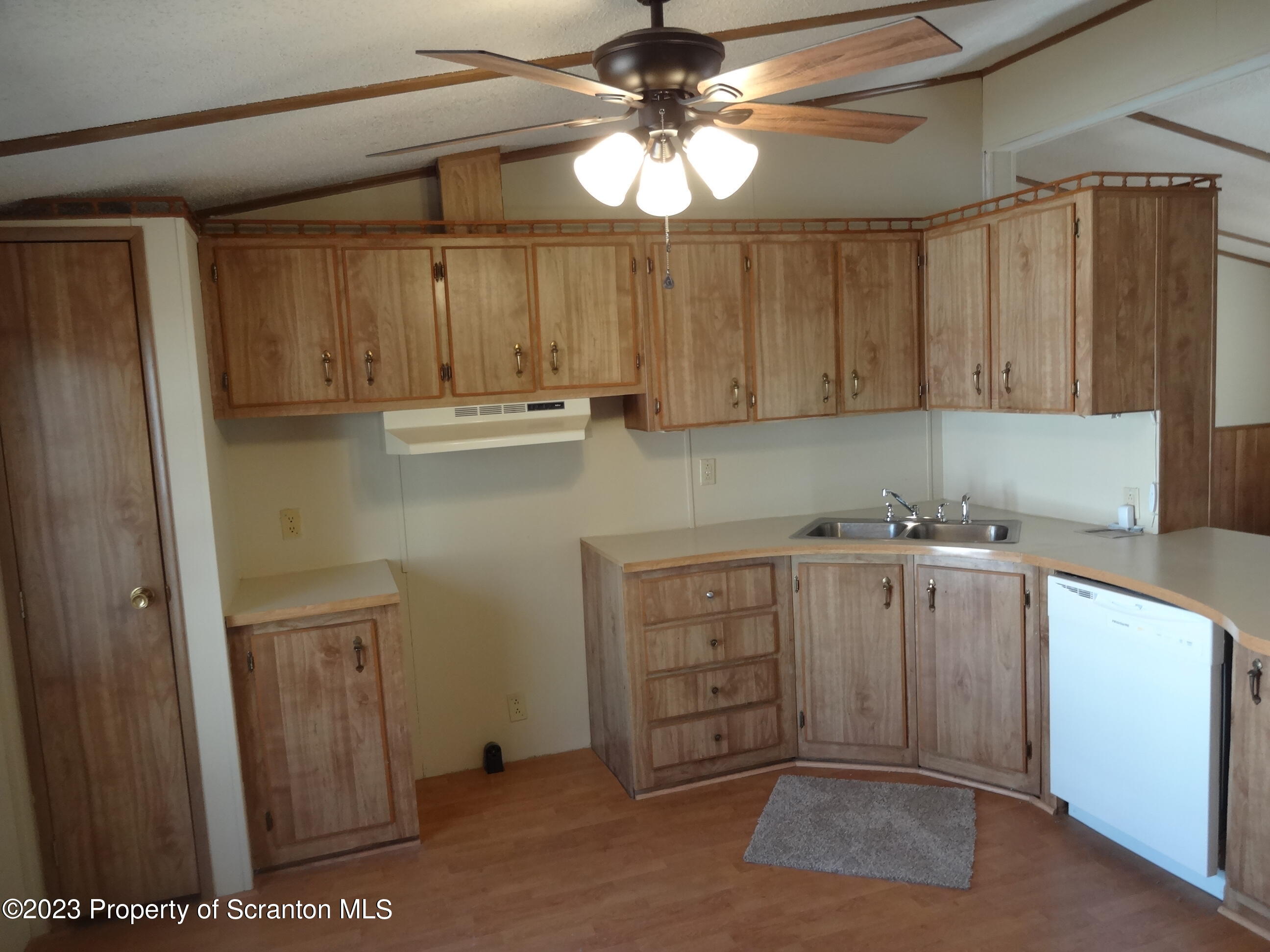 16 Circle Drive Lake Ariel, PA 18436 - Photo 6 of 21 Kitchen